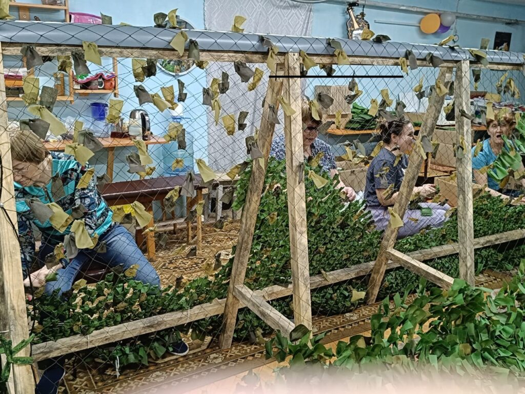 Работа кипит